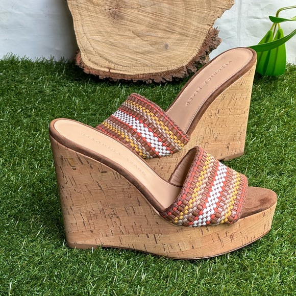 Veronica Beard
Dali Sand Suede Peep-Toe Wedge Platform Sandals size 5.5 women - Picture 6 of 13